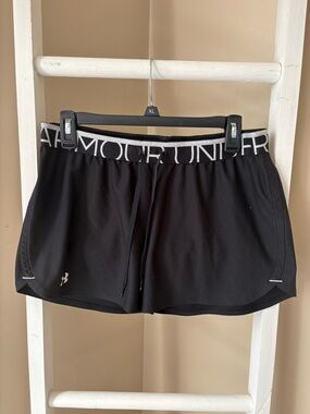 Under Armour Black Women's Logo Elastic Waist Athletic Shorts